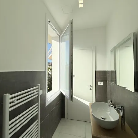 בית הארחה Joyfuel 3*